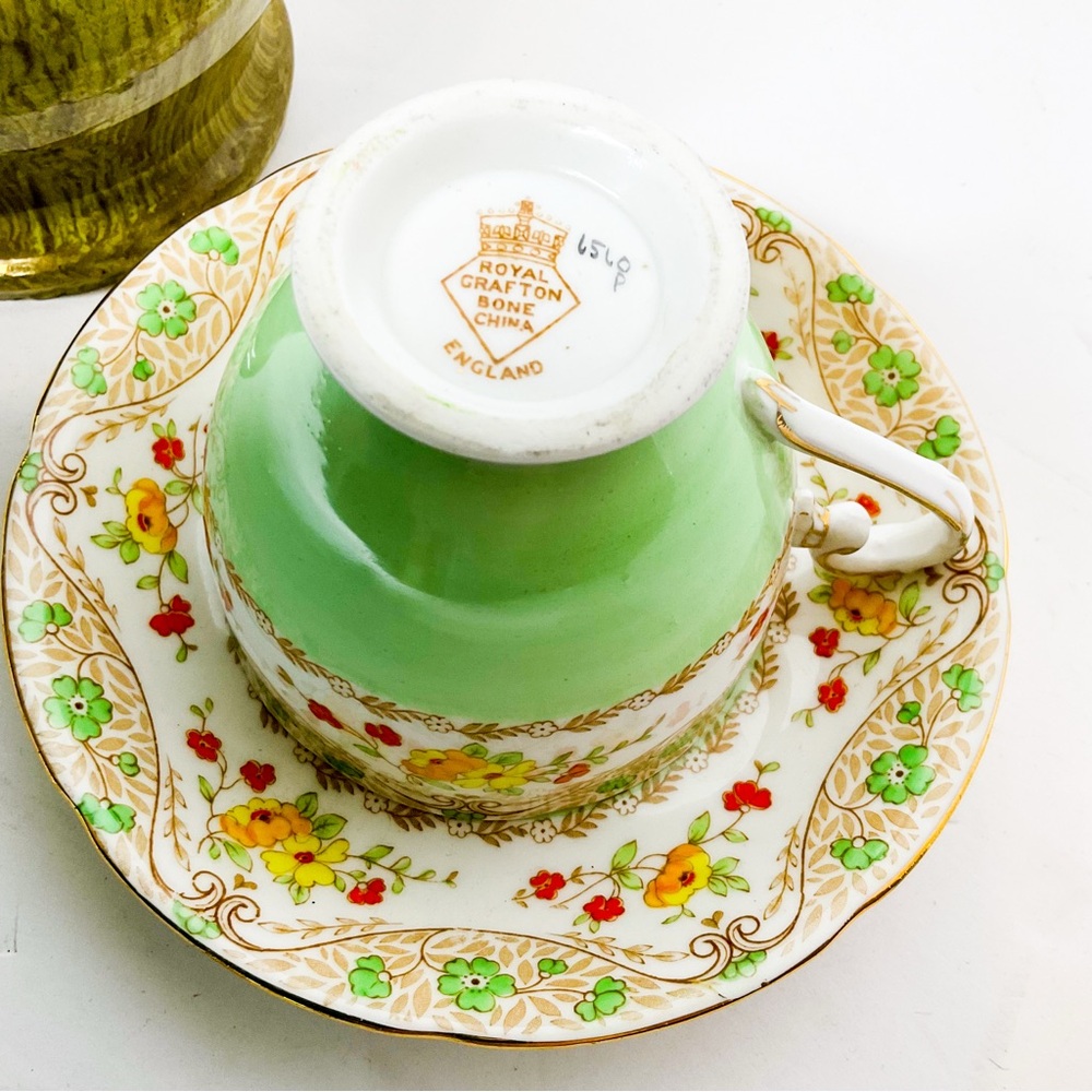 VINTAGE Royal Grafton Bone China Teacup & Saucer – Green Gold Floral England - Picture 6 of 7